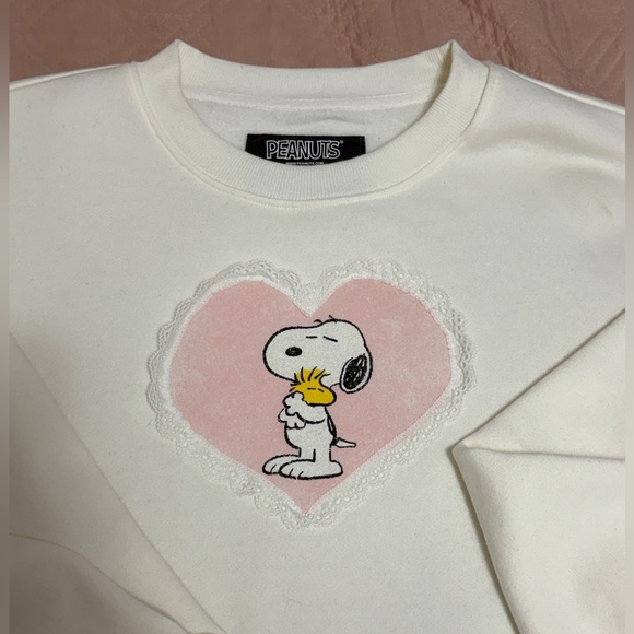 Peanuts Snoopy White/ Cream Crewneck Top - Picture 1 of 3